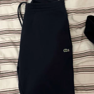 Lacoste tracksuit  - Fransk stil är underskattad hade rekommenderat mycket, mycket bra skick. Priset kan diskuteras