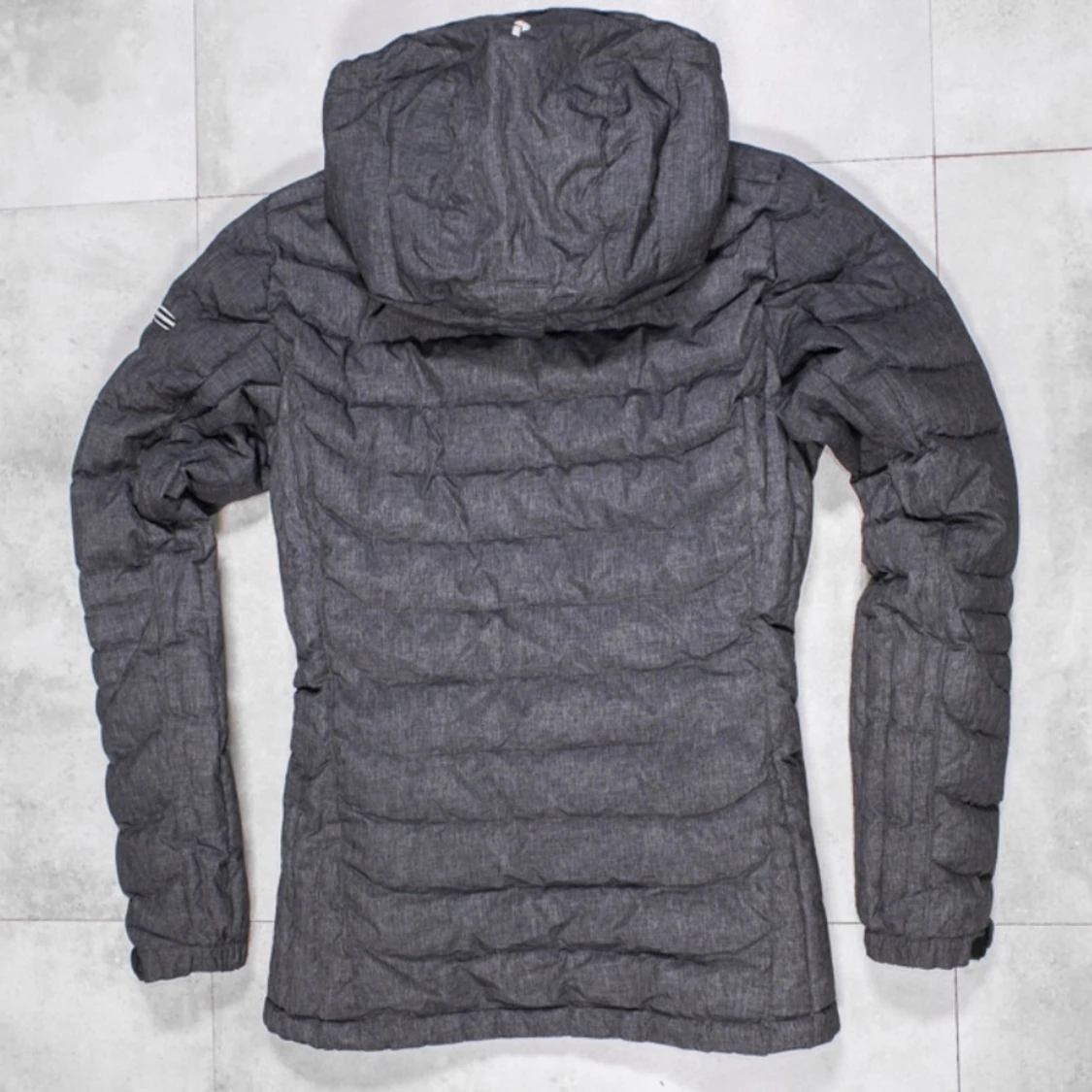 Grå dunjacka från Peak Performance - 90