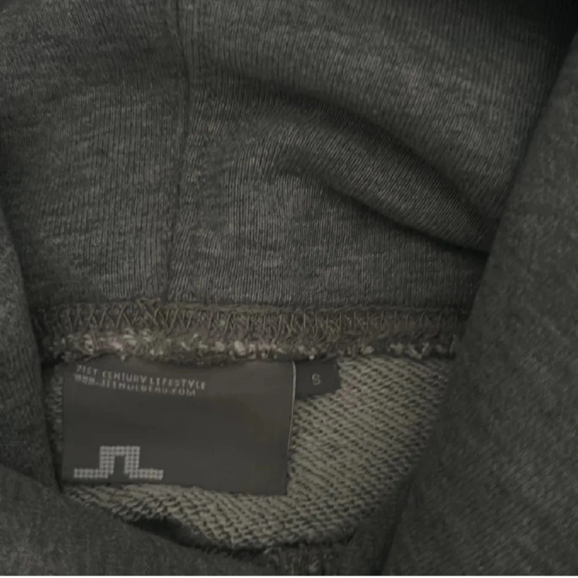 Grå hoodie från J.Lindeberg - 91