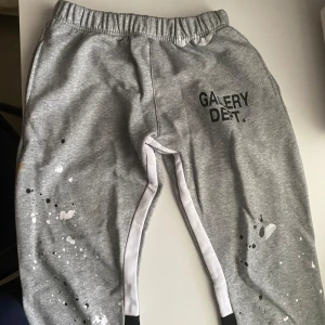 Gallery Dept pants - Oanvänd gallery dept byxa, storlek M, anledningen jag säljer den är för att jag köpte fel storlek, för mer bilder kom dm