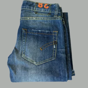 DonDup Jeans - - Skick: 8/10  - Nypris: 3000 SEK  - Storlek: 28