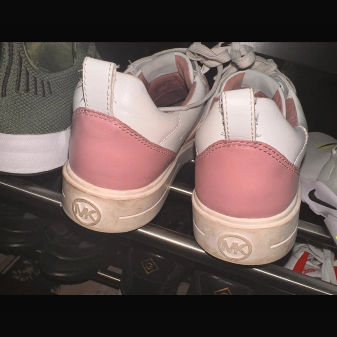 Vita sneakers från Michael Kors - 91