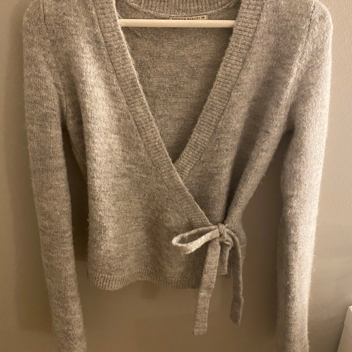 Grå omlottkofta från Gina Tricot - 90