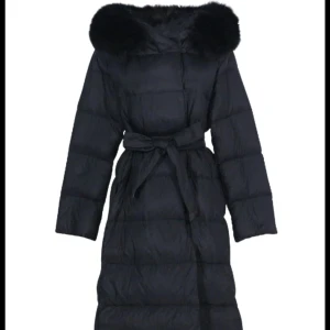 Lilly jacket fur Stockholm  - Storlek M, helt ny och oanvänd🫶🏻passar S-L