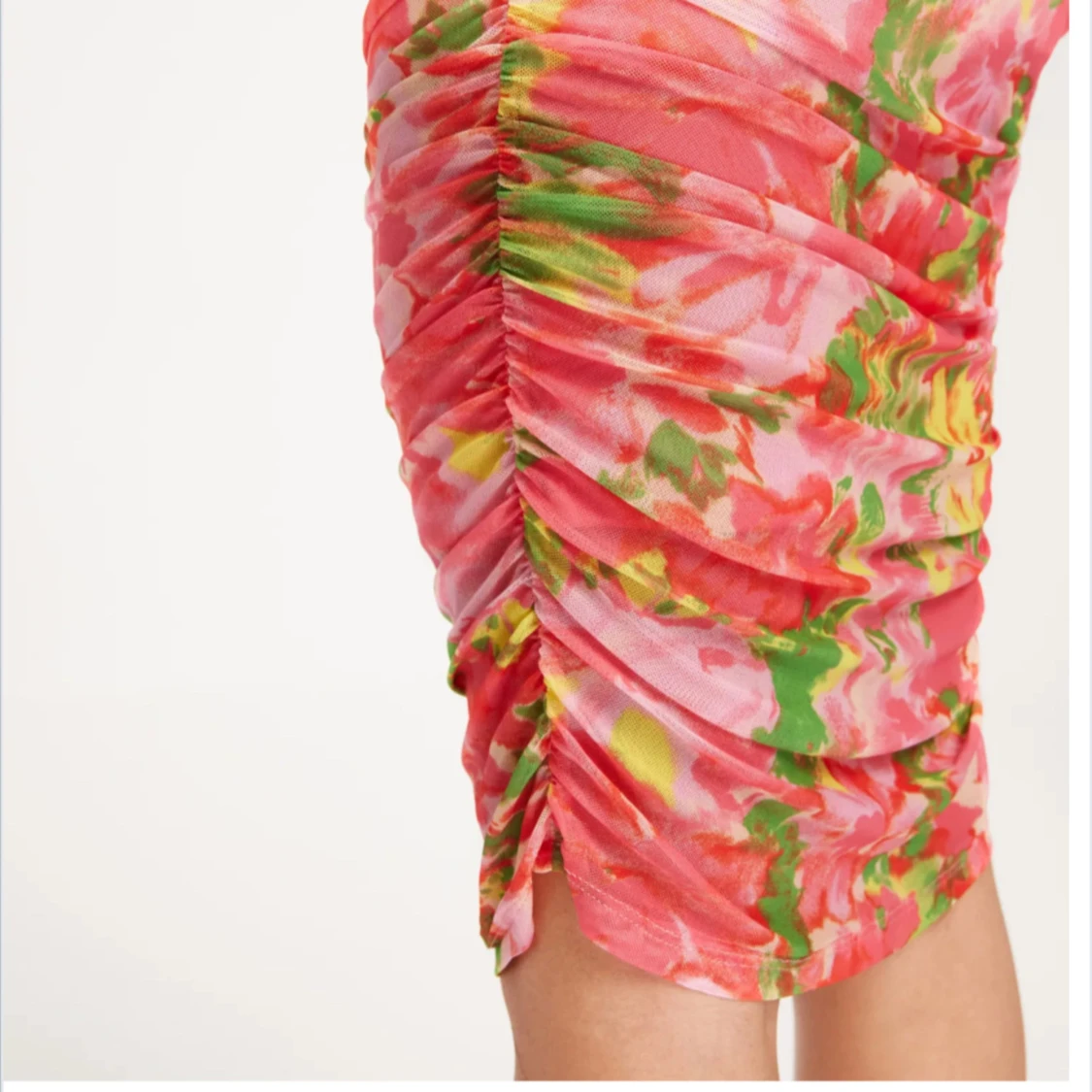 Färgglad axelbandslös klänning - 91