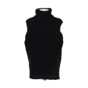 Slipover - Snygg svart stickad slipover väst från H&M med polokrage. Perfekt för lager-på-lager under kyliga dagar. Enkel och stilren design som passar till det mesta.