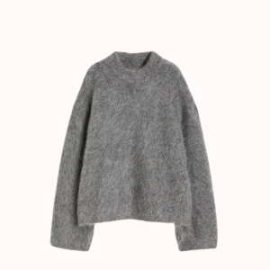 Fluffig stickad tröja  - Mysig grå mohair liknande tröja från design by Amor. Aldrig använd bara testad💕💕skulle säga att den passar xs/s också då den är liten i storlek 