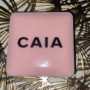 Highlighter från CAIA pink lemonade - Köpte under black week så nästan helt ny, använd några gånger🩷Färgen är pink lemonade