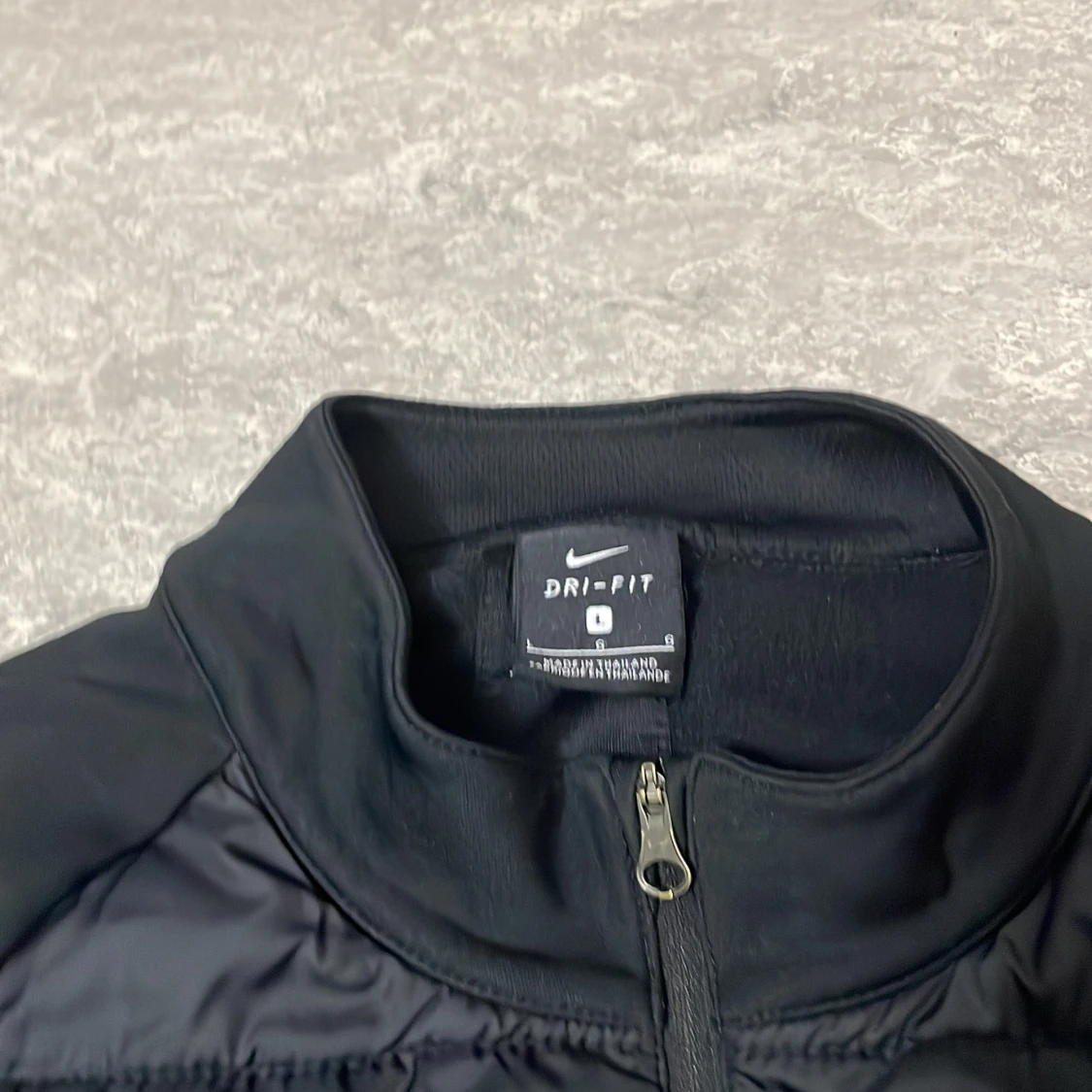 Svart långärmad tröja från Nike - 90