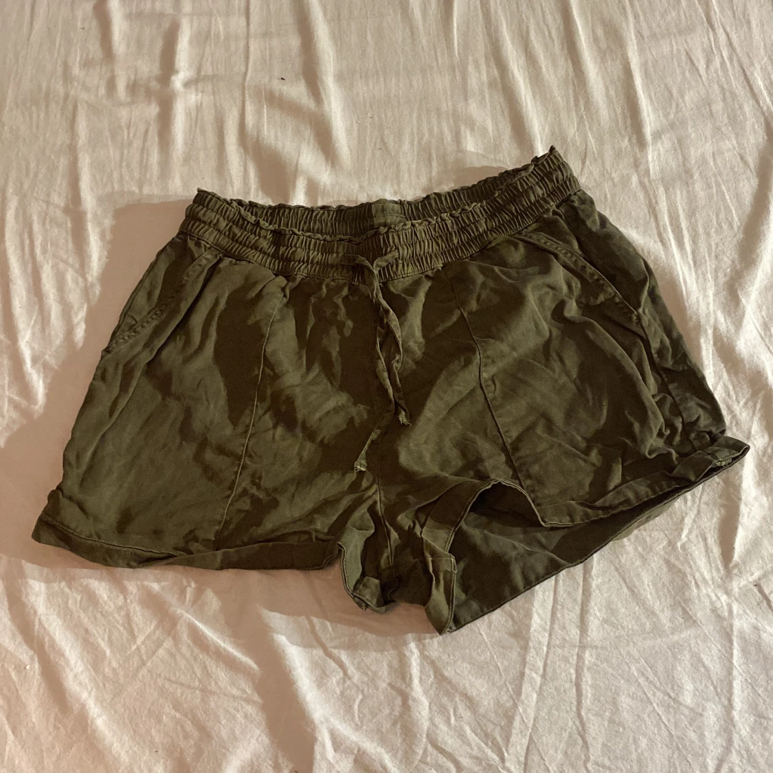 Olivgröna shorts från Lager 157