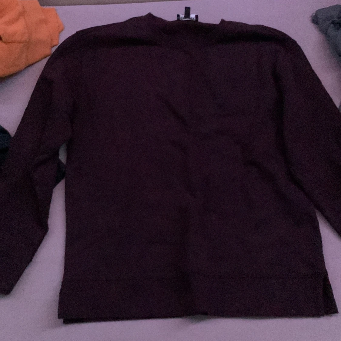 Mörklila långärmad tröja