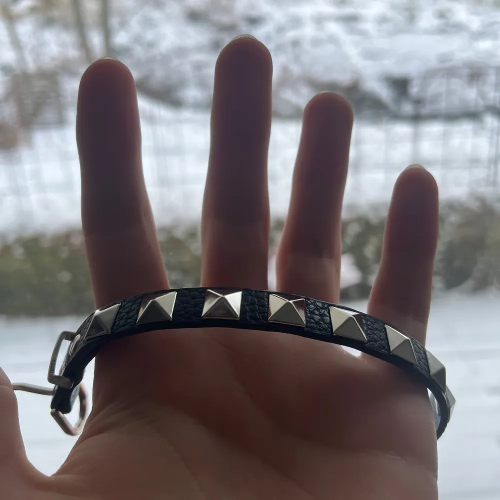  Snyggt Valentinọ armband. Skriv vid några funderingar. Pris kan diskuteras!. Accessoarer.