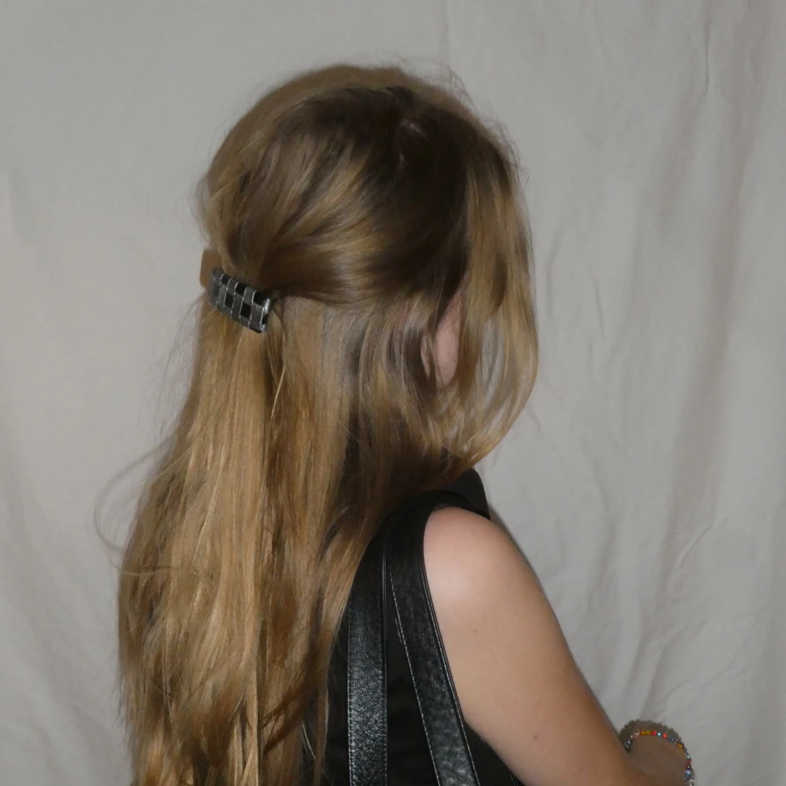 Svart och silvrig hårklämma - 91