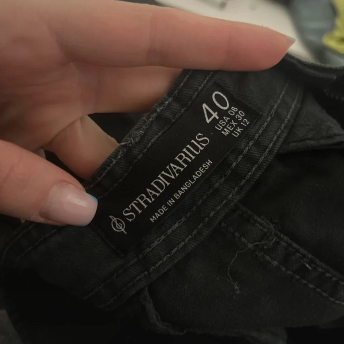 Svarta cargobyxor från Stradivarius - 92