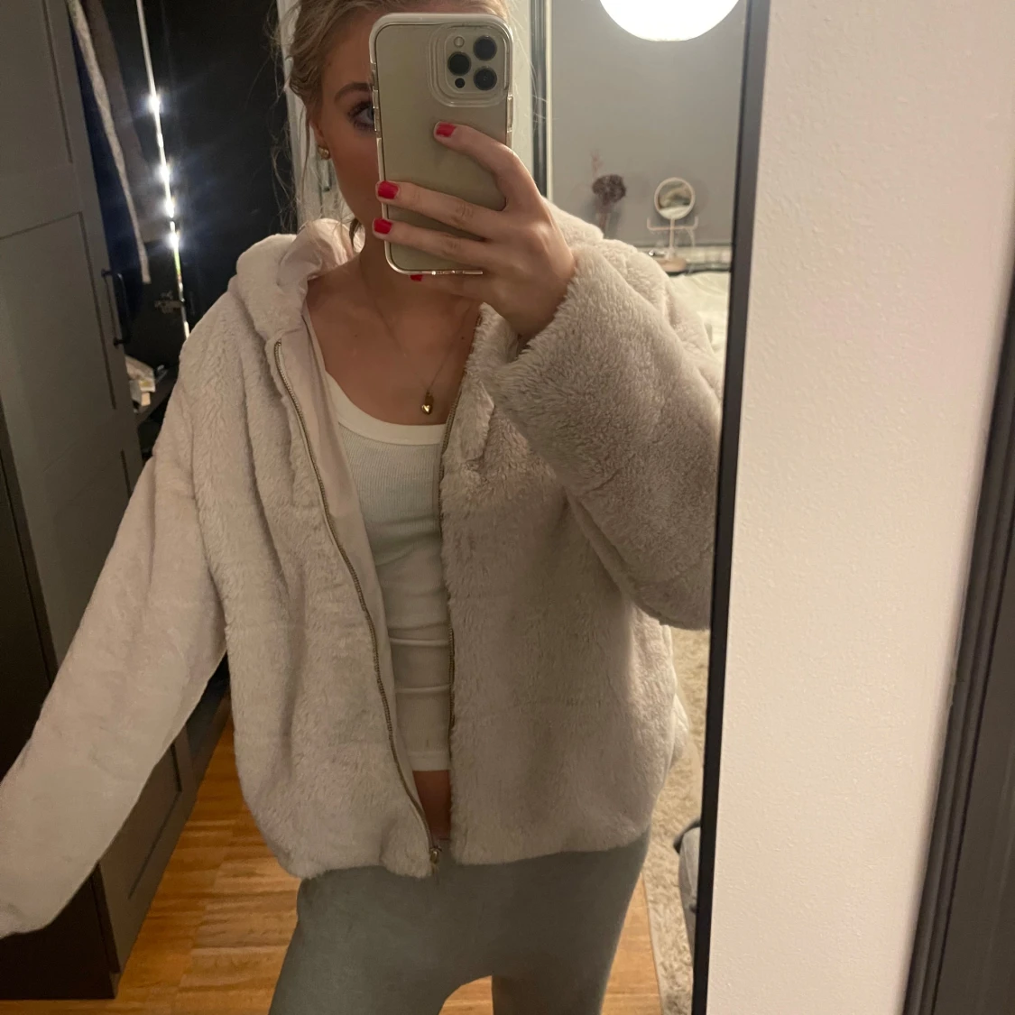 Beige teddyjacka med dragkedja