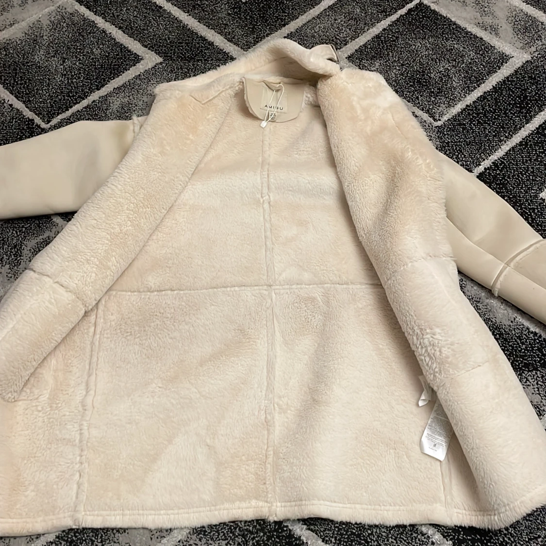 Beige pälsjacka från Ann Taylor - 91