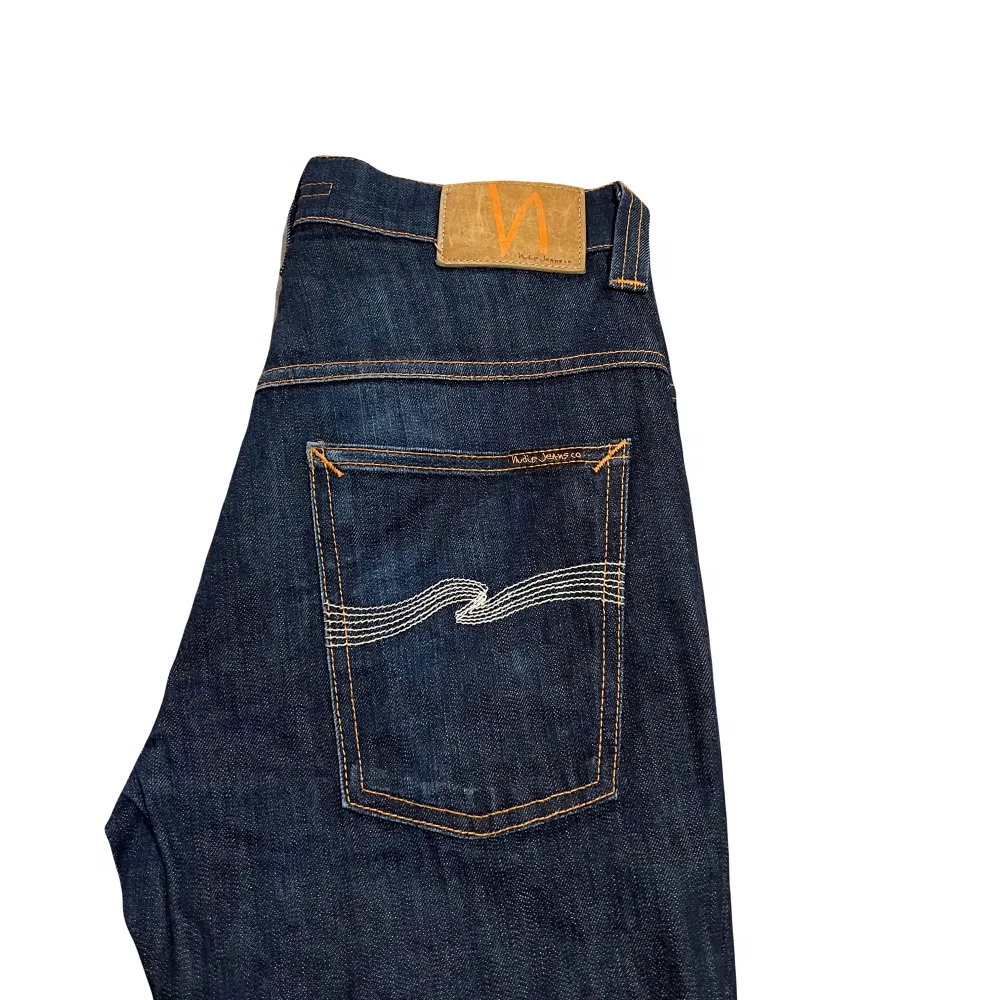 Nudie jeans med riktigt snygg colourway modellen heter thin finn. Storlek 31/32. Bra skick!. Jeans & Byxor.