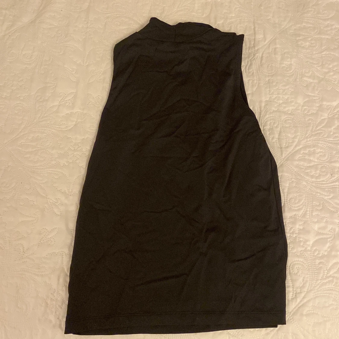 Svart ärmlös klänning - 90