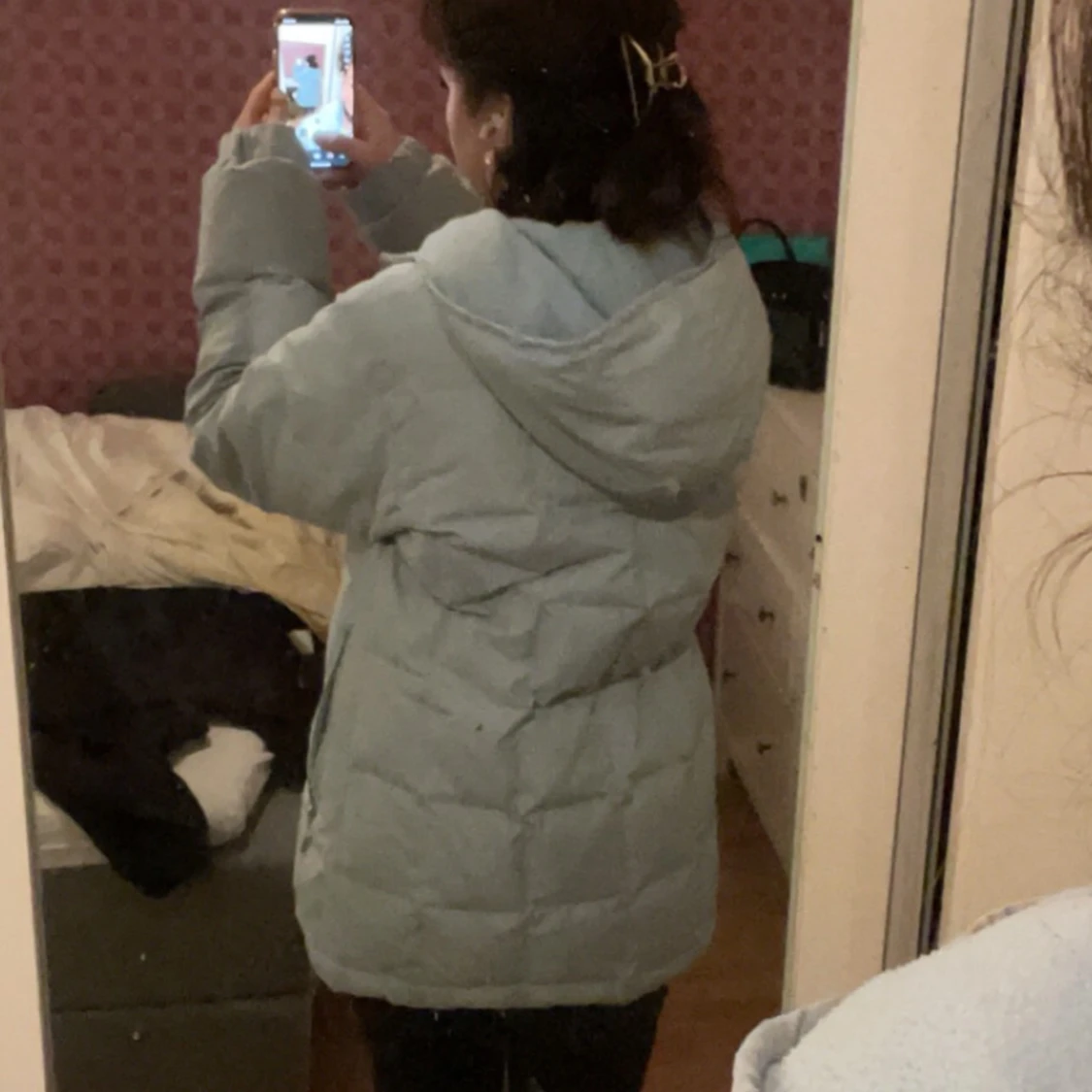 Ljusblå dunjacka med huva