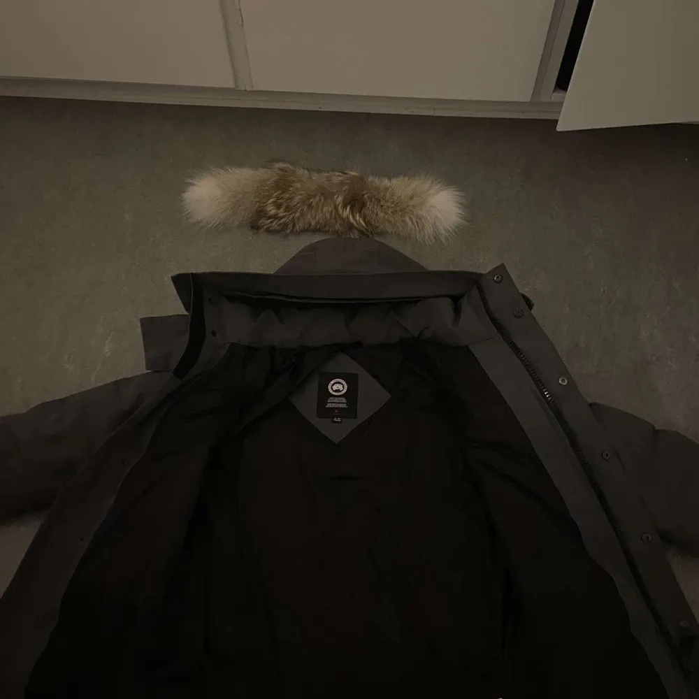 Canada goose Wyndham jacka. storlek:M Cond:8/10 möts i Göteborg eller fraktas.🤝. Jackor.