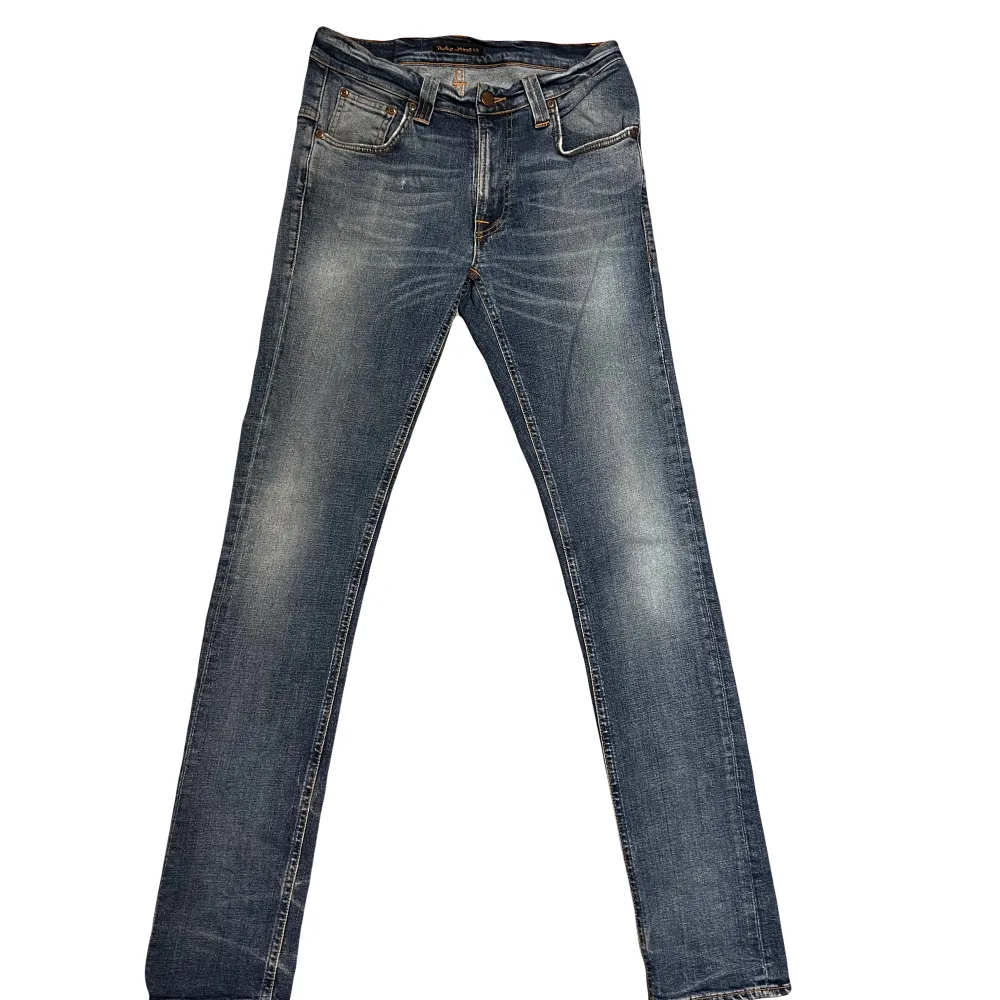 Nudie jeans med snygg wash! Modell tape ted. Storlek 29/34. En liten skråma på höger ficka!. Jeans & Byxor.