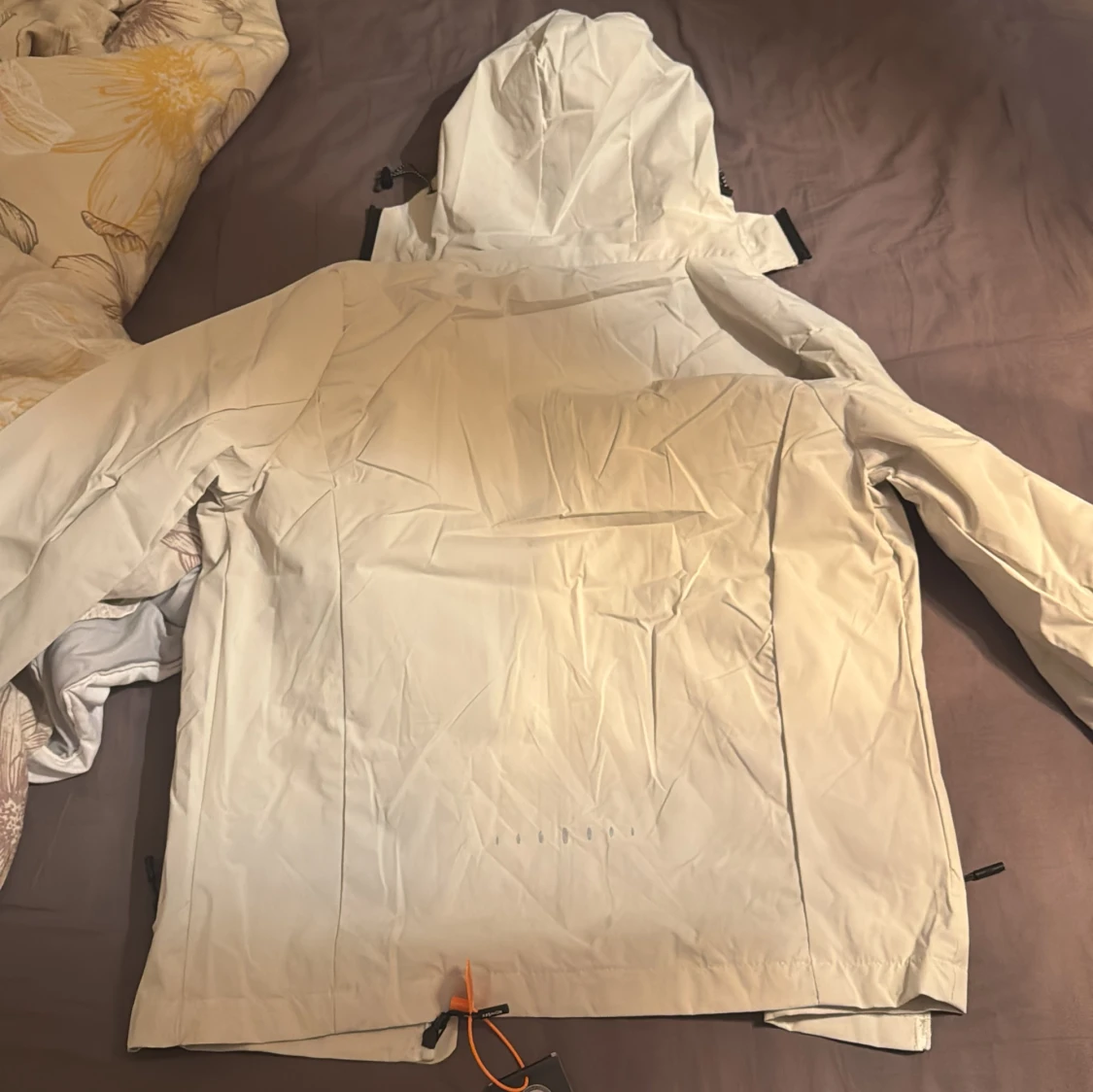 Vit vindjacka från Under Armour - 90