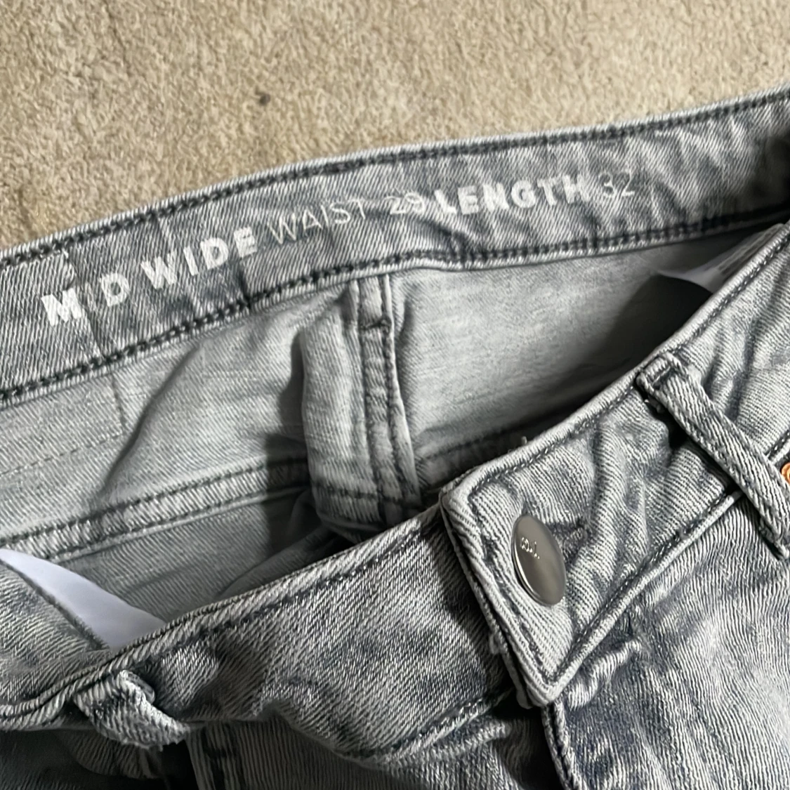 Grå jeans i wide fit - 90