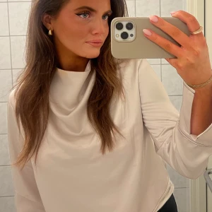 Satinblus - Jättefin Satinblus som endast är använd en gång! 😍