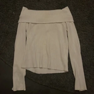 Off shoulder tröja - Jättesnygg och skön tröja som ej kommit till användning, perfekt till hösten!!🥰🥰🥰🥰🥰