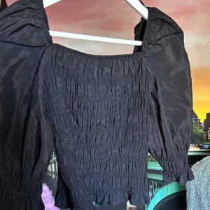 Söt fest topp!  - Jätte fin in/off shoulder fest topp från Cubus! 