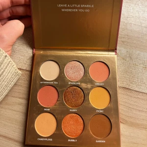 Ögonskuggspalett  - Ögonskuggspalett från Makeup Mekka, endast använd enstaka gånger💗