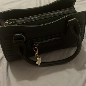 Gina Tricot väska  - SUPERBRA SKICK