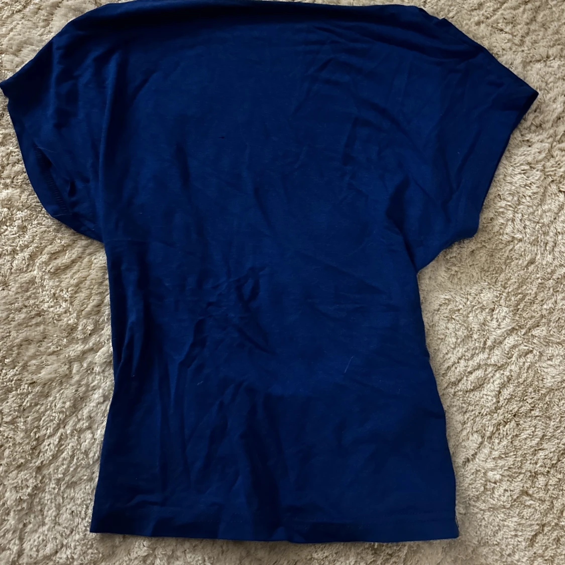 Mörkblå t-shirt - 1