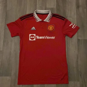 Manchester Utd tröja 2022/2023 - Den är inte använt länge eftersom den inte passade mig, bra skick, äkta och bra kvalité. Dm om prisen eller frågor! 
