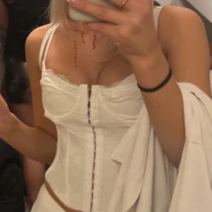 Korsett - Korsett ifrån shein, fint skick perfekt inför halloween!