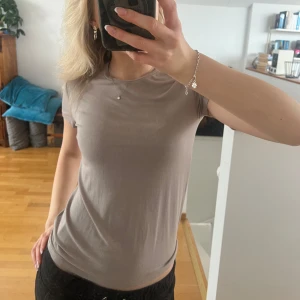 Tshirt  - Tshirt använd enstaka gång. Strl xs men passar upp till M😍