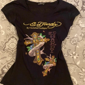Ed Hardy Tröja - Jätte snygg Ed Hardy tröja med rhinestones! Inga defekter🔥🙏 Passar även folk som bär M/S ! 