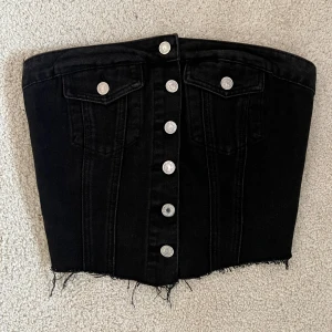 Jeans top  - Nyskick jeans topp, bra passform och sotter bra! 