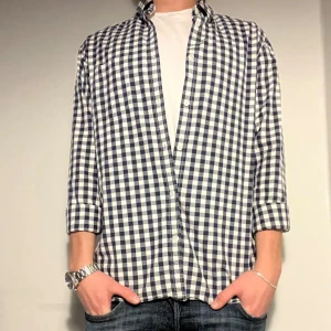 Rutig skjorta  - Rutig mörkblå skjorta igen blueprint Size M men passar mer S