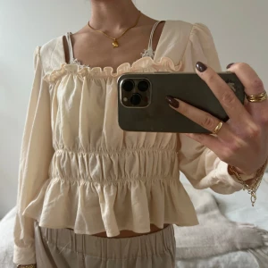 Blus - Söt blus från mango i bra skick