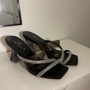 Klackskor  - Super sköna  Klacken är 8-10 cm 