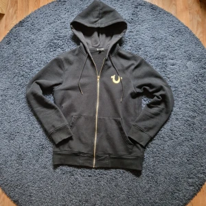 True Religion Zip-up - Skick 8/10. Dm för mått eller vid andra frågor