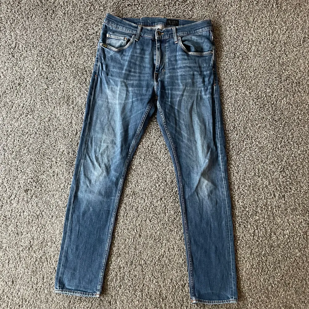 Riktigt feta  tiger jeans i väldigt bra skick. Kommer sälja väldigt mycket till vintern så gå in och kolla i min profil, tveka inte med frågor!. Jeans & Byxor.