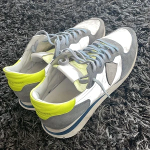   Philippe models  - Säljer dessa feta Philippe Models för en steal! Ny pris 3500!💯 små slitningar där fram därav priset (Syns inte utan blixt) Priset är i princip inte hugget i sten! Skriv för fler frågor💯