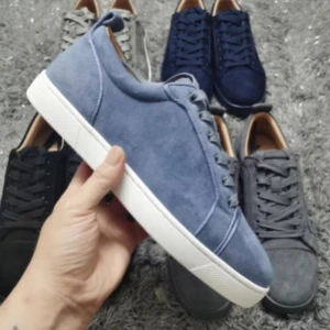 Loubutins - Riktigt stilrena. Loubutins går att lösa i alla färger och storlekar bara att höra av er