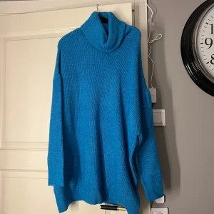 Stickad polo klänning  - Bra skick, aldrig använd.