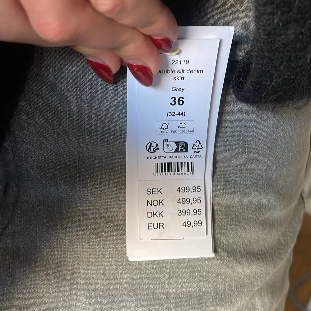 Helt ny jeanskjol stl 36✌🏼 nypris 499kr. Kjolar.