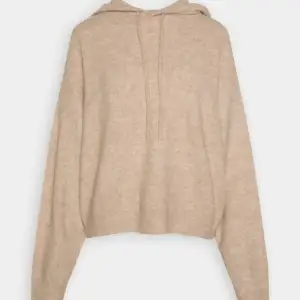 Intressekoll!!💕💕Supermjuk och lyxig beige hoodie i kashmir. Mysig till hösten och vintern!