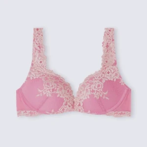 Rosa intimissimi bh - Säljer en superfin rosa bh med vacker spetsdetalj  från intimissimi som inte går att köpa längre . Den är mycket bra skick och knappt använd . Säljer  då den är för liten pris går att diskutera 💗💗 