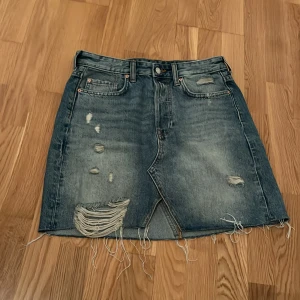 Jeanskjol  - Mörkblå jeanskjol från H&M 